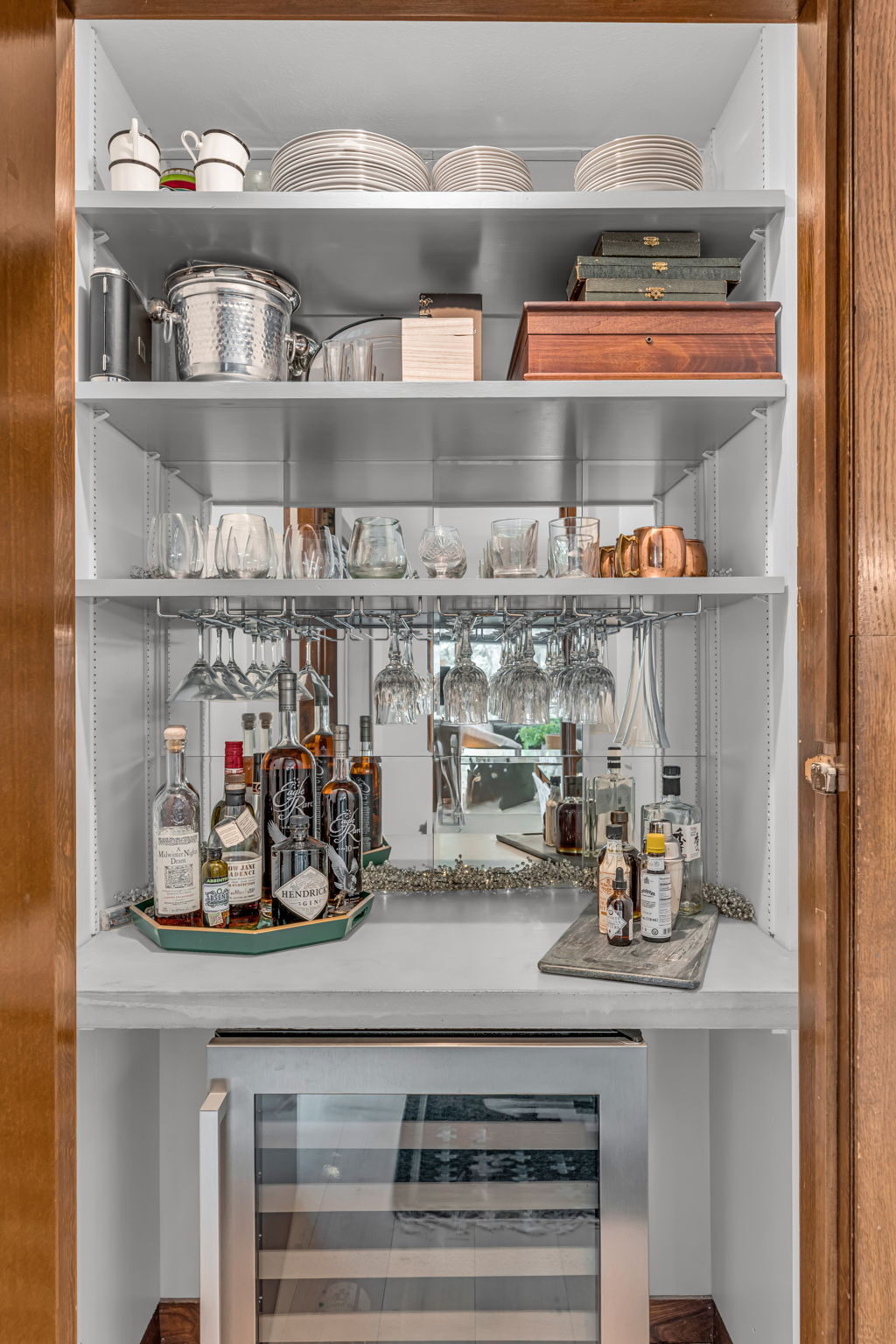 Wet bar and butler's pantry detail